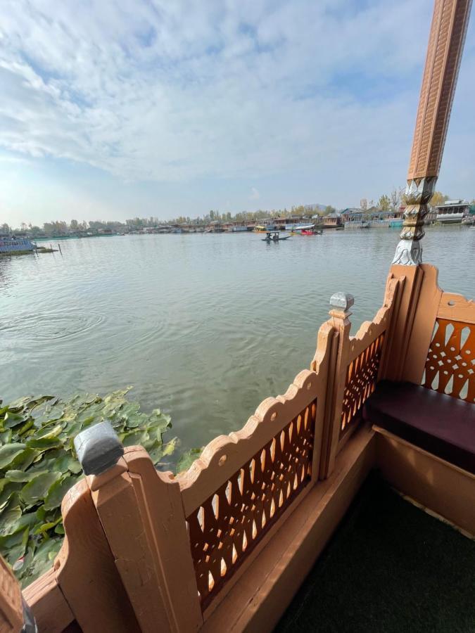 The Heritage Safina Group Of Houseboats Hotel Srīnagar Eksteriør billede