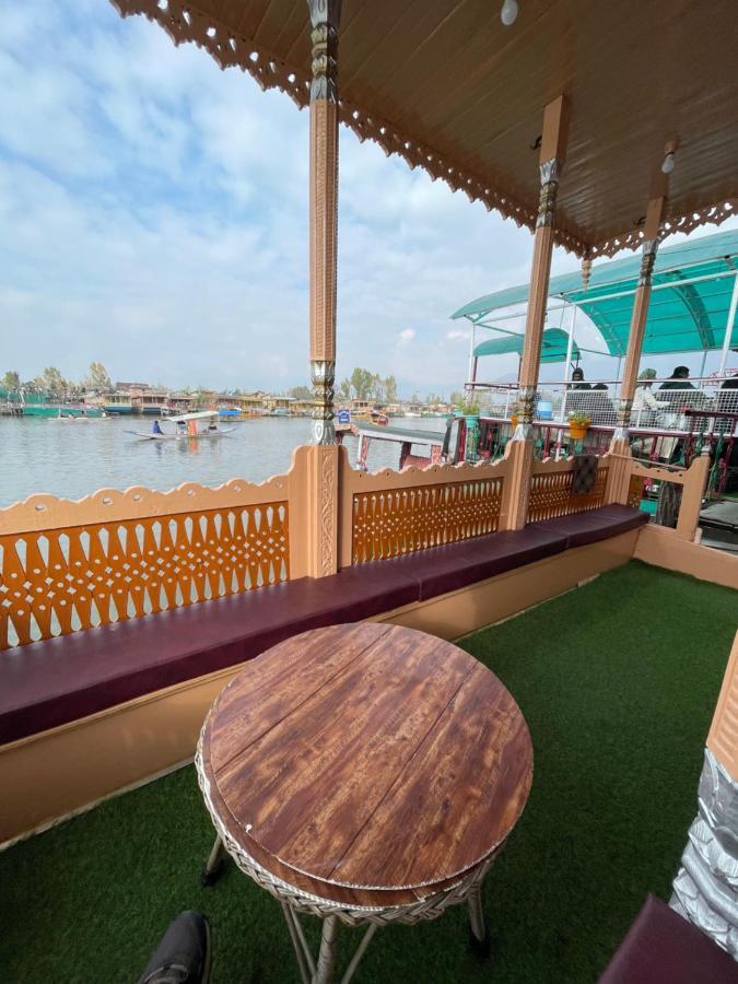 The Heritage Safina Group Of Houseboats Hotel Srīnagar Eksteriør billede