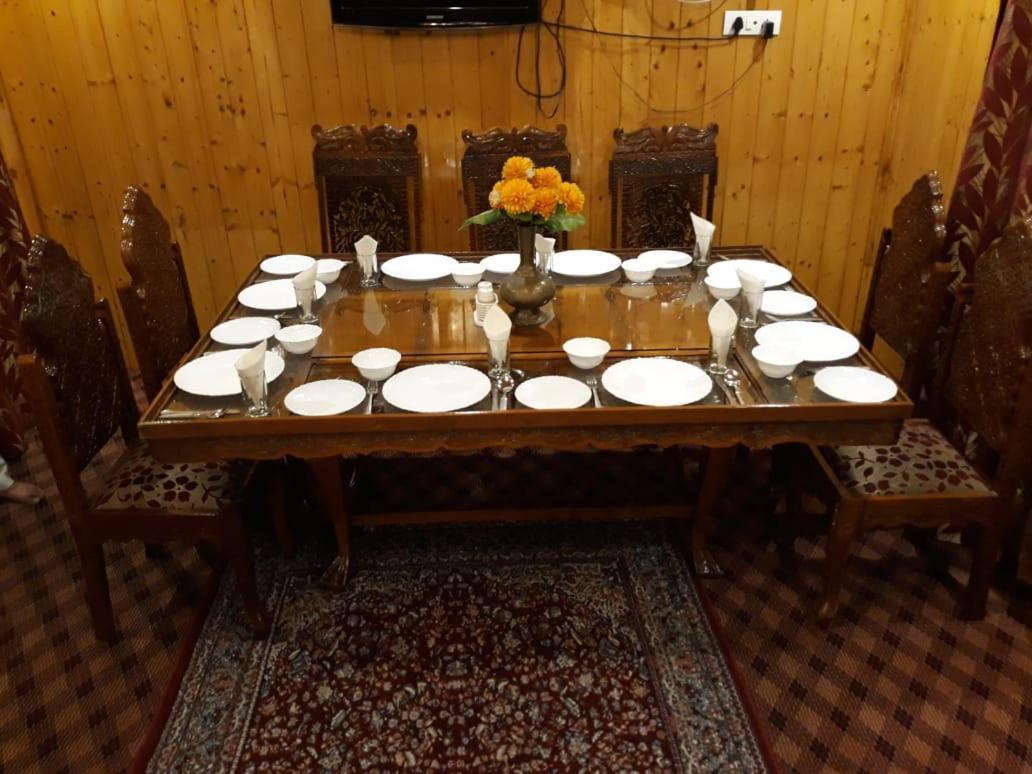 The Heritage Safina Group Of Houseboats Hotel Srīnagar Eksteriør billede