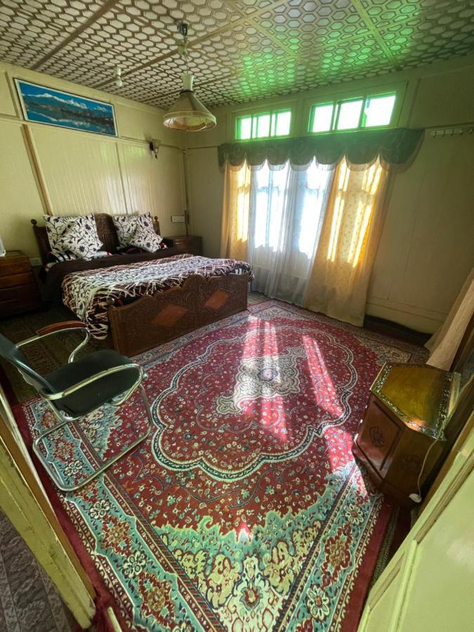 The Heritage Safina Group Of Houseboats Hotel Srīnagar Eksteriør billede