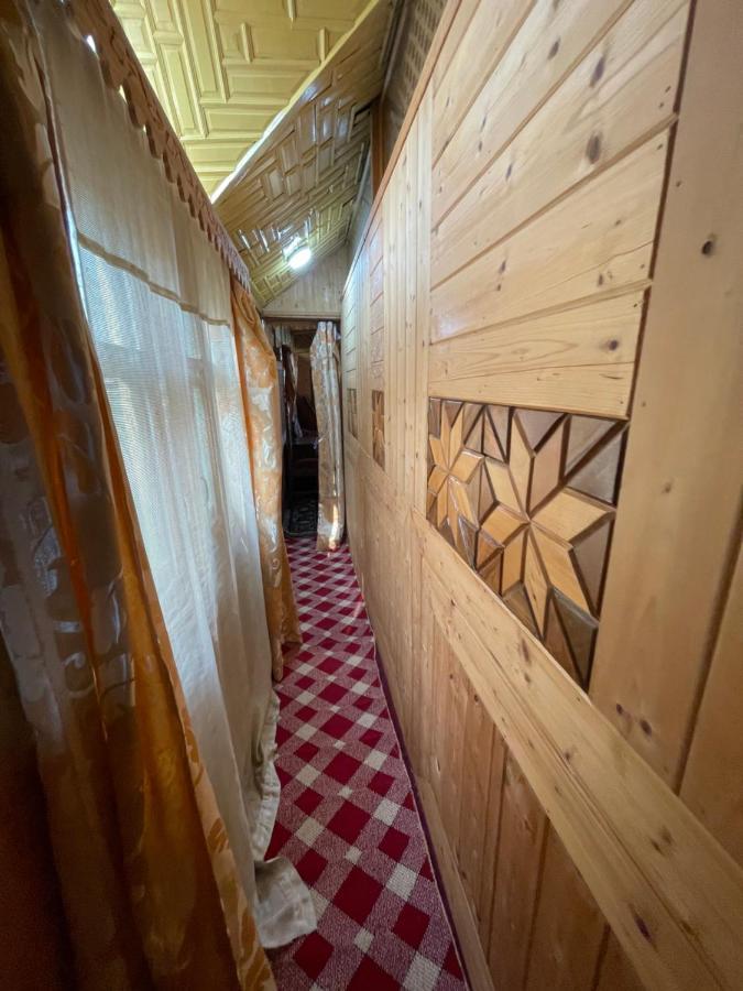 The Heritage Safina Group Of Houseboats Hotel Srīnagar Eksteriør billede