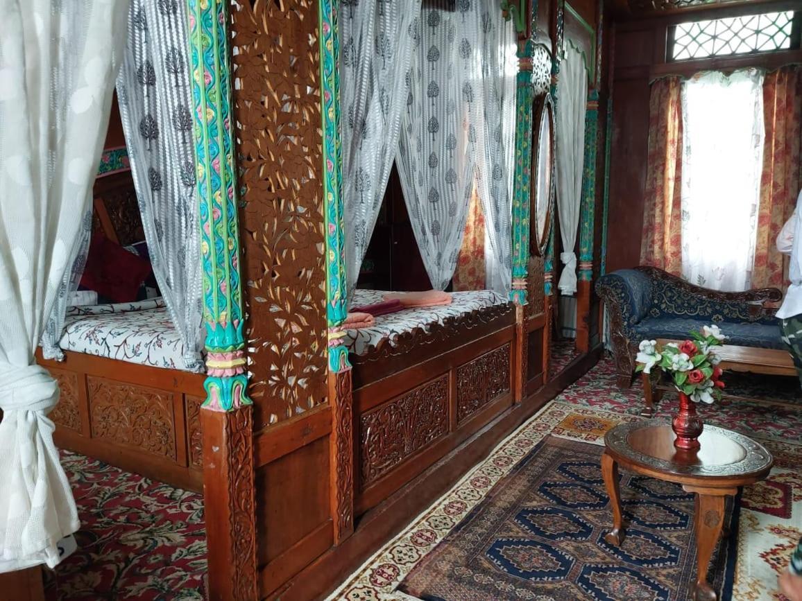The Heritage Safina Group Of Houseboats Hotel Srīnagar Eksteriør billede
