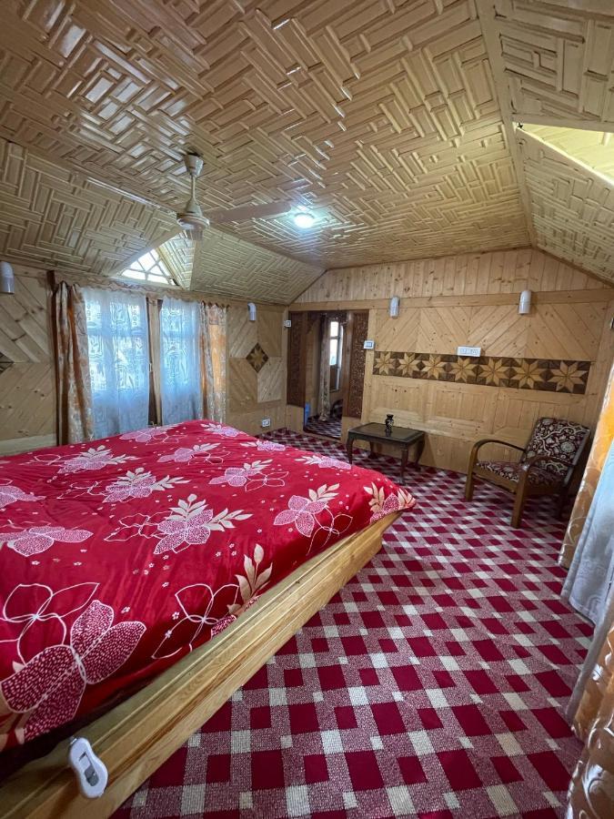 The Heritage Safina Group Of Houseboats Hotel Srīnagar Eksteriør billede